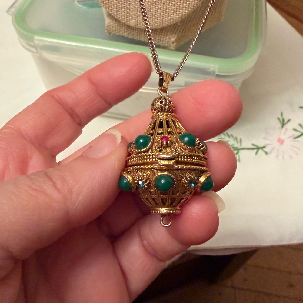 Vintage Florenza Goldtone Green Red Beaded Pendant with necklace mad men vibe - Picture 3 of 13